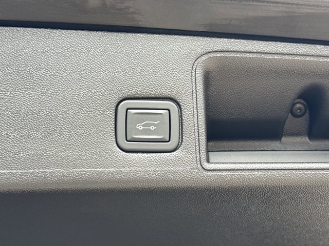 Used 2024 GMC Terrain SLT w/ Infotainment Package II AWD/4WD image 7