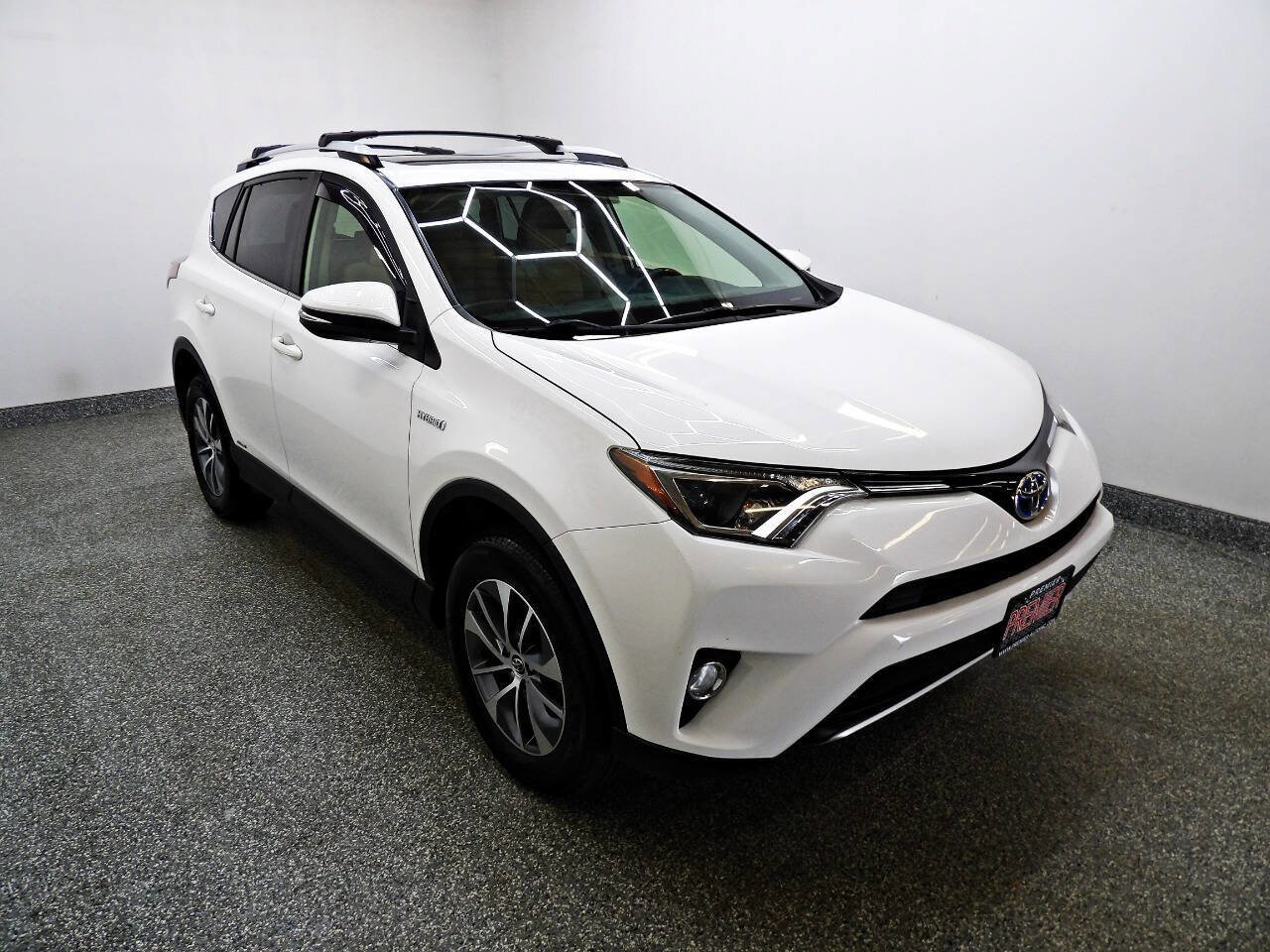 Used 2016 Toyota RAV4 XLE AWD/4WD image 3