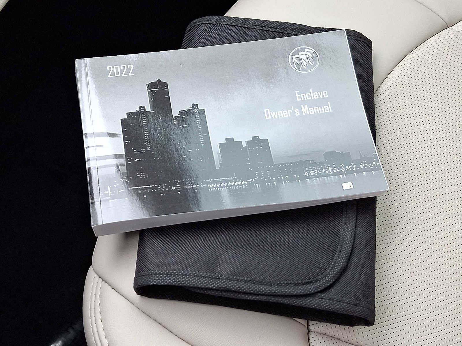 Certified 2022 Buick Enclave Premium w/ Surround and Sites Package image 31