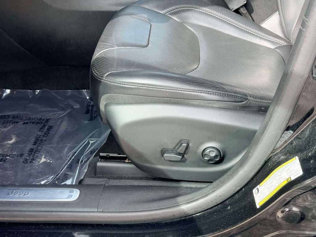 Used 2019 Jeep Cherokee Limited AWD/4WD image 14