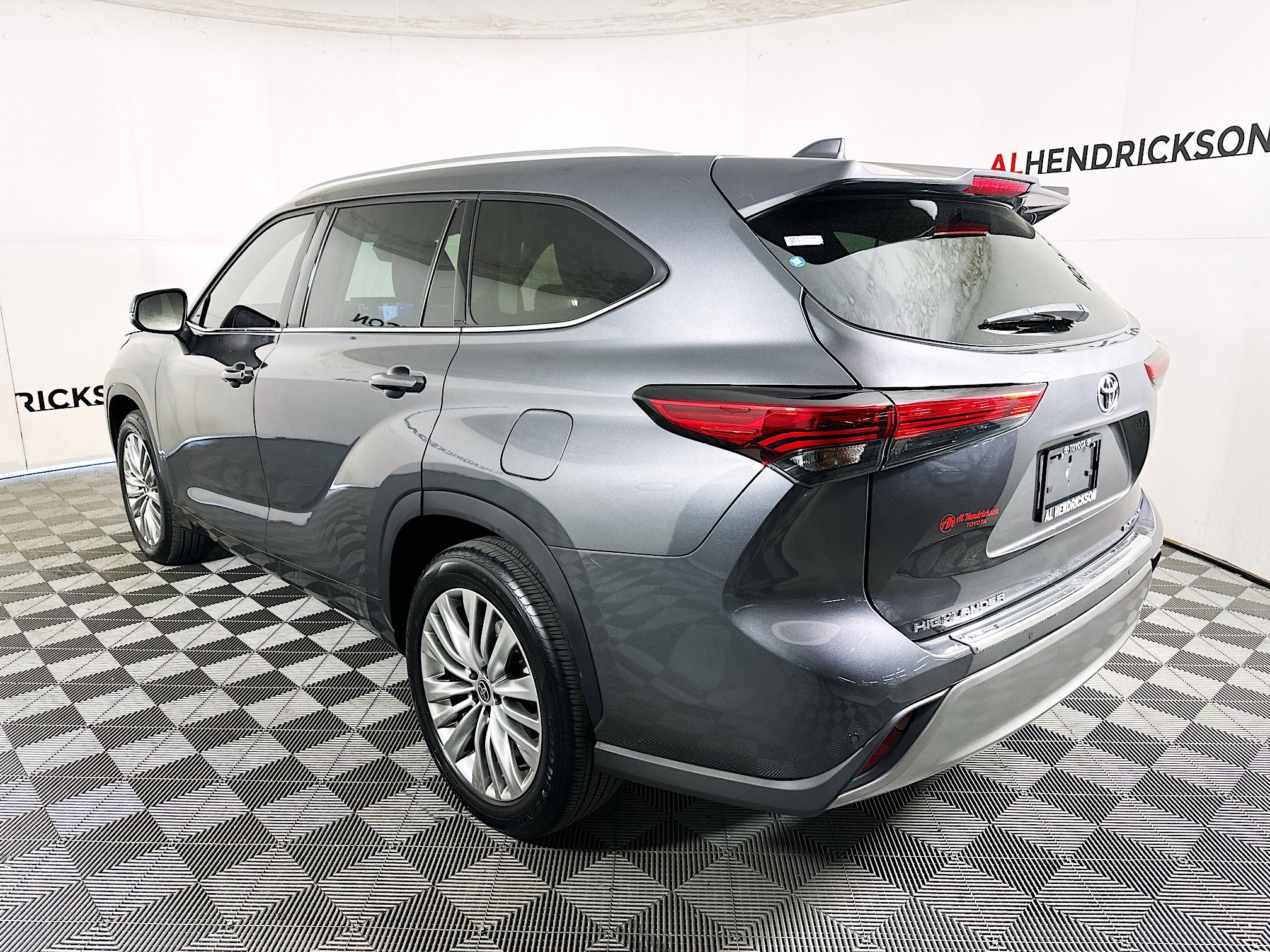 Used 2022 Toyota Highlander Platinum image 5