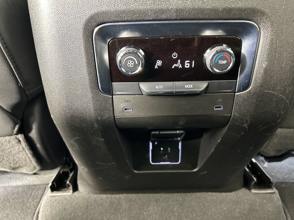 Used 2025 Chevrolet Suburban LT AWD/4WD image 18