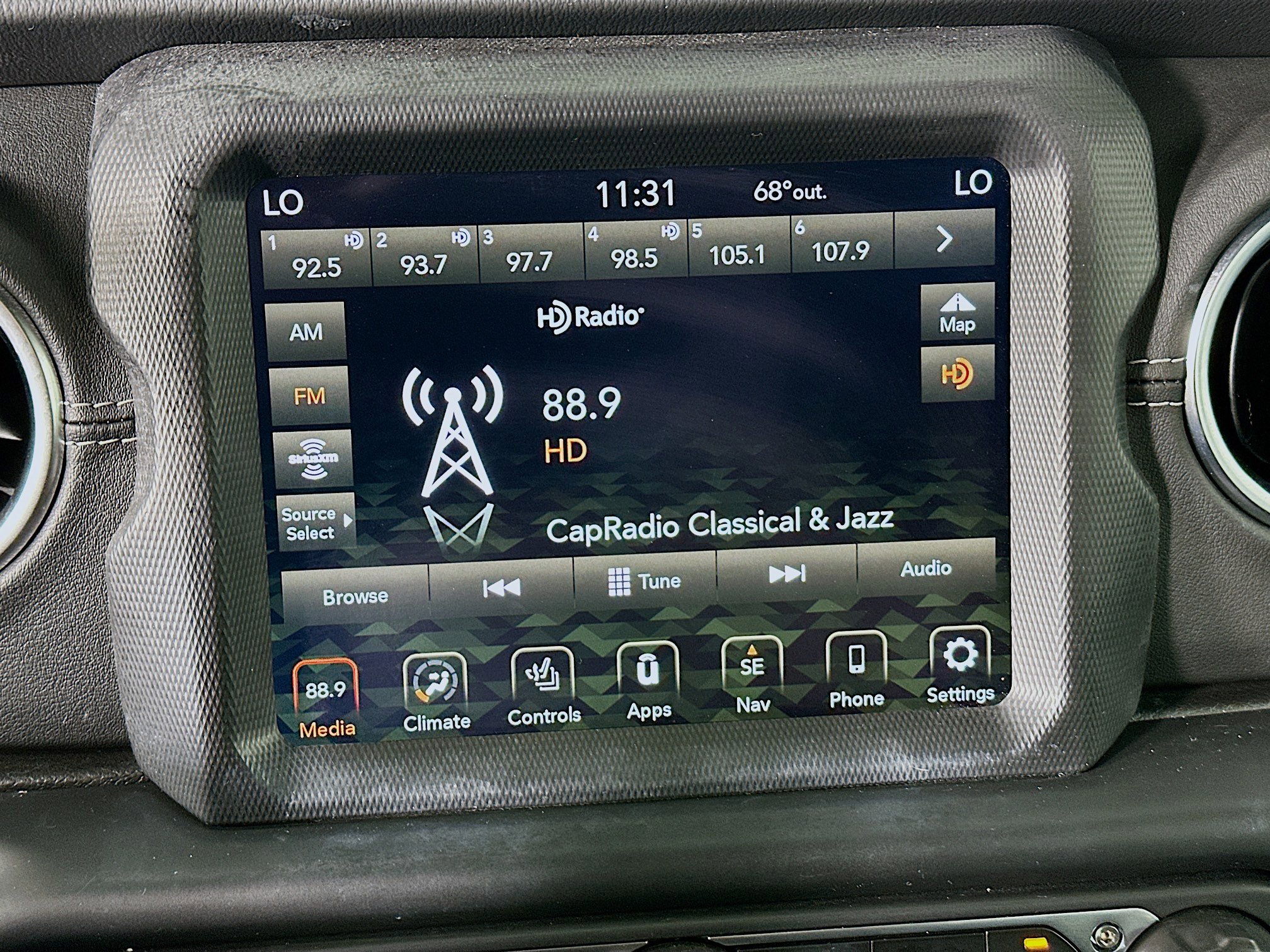 Used 2023 Jeep Wrangler Sahara w/ Cold Weather Group image 19