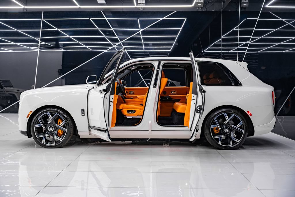 Used 2025 Rolls-Royce Cullinan Black Badge AWD/4WD image 10