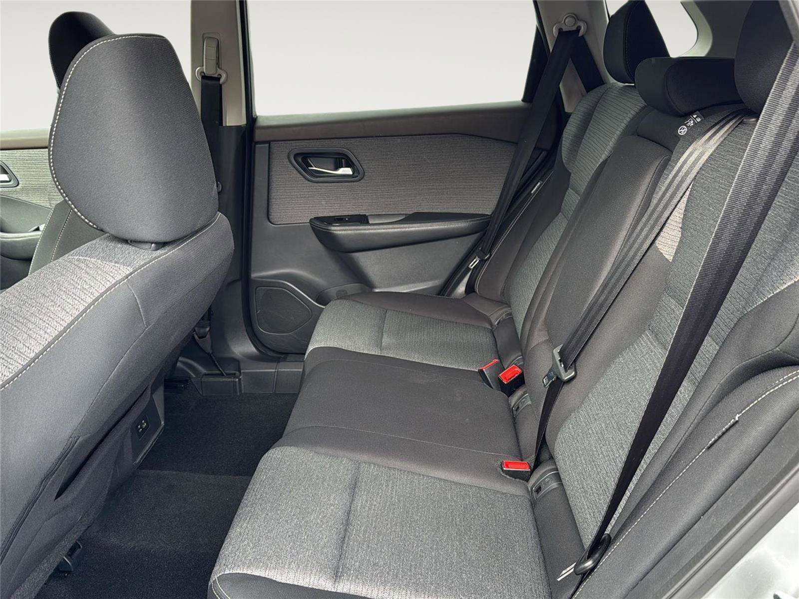 Used 2022 Nissan Rogue SV image 30