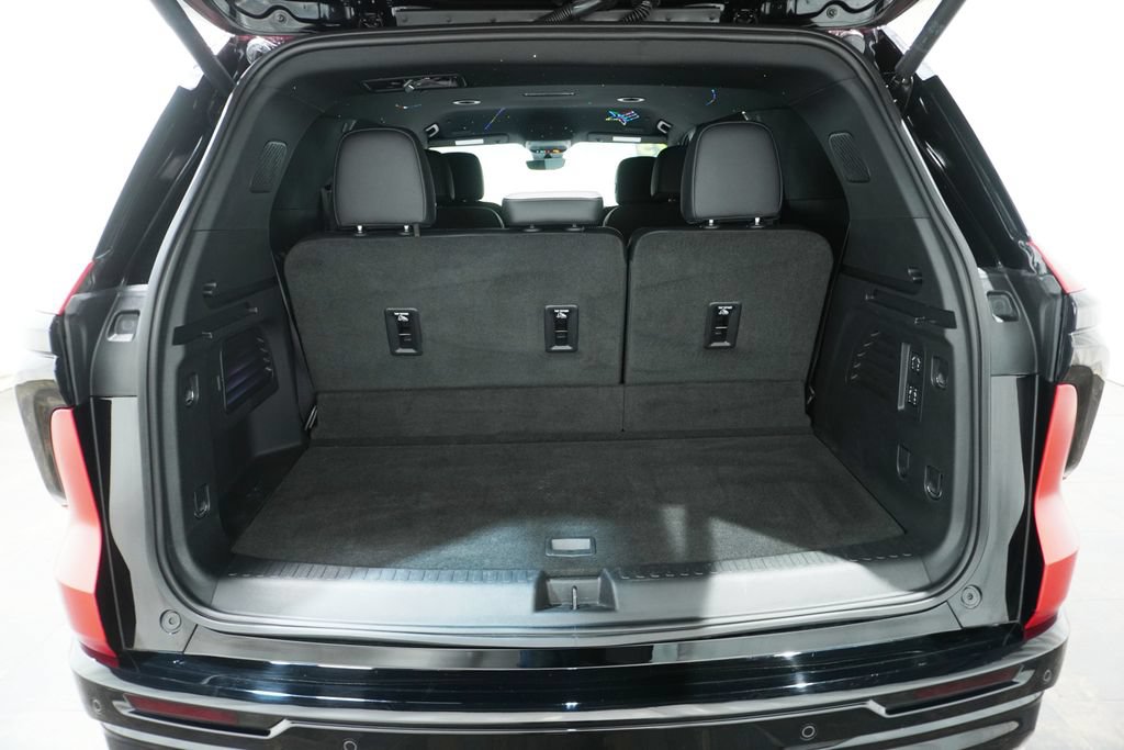 Used 2025 Chevrolet Traverse High Country AWD/4WD image 8