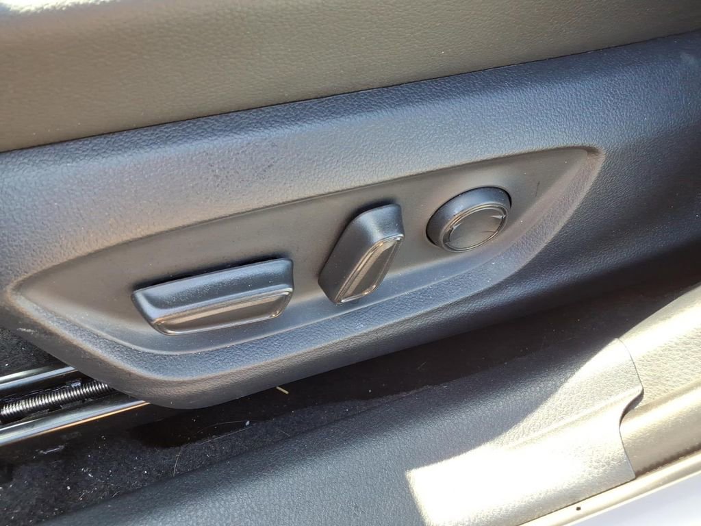Used 2023 Toyota Camry SE image 14