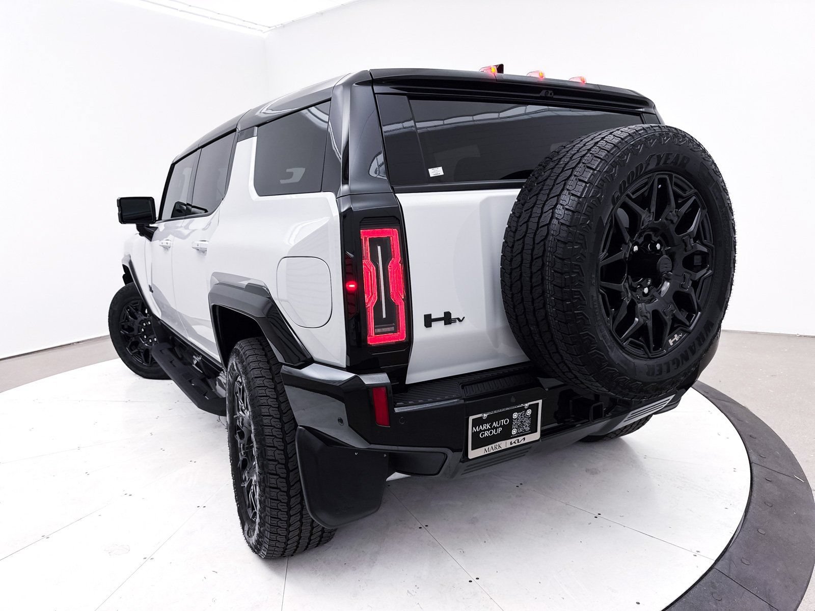 Used 2025 GMC Hummer EV 2X AWD/4WD image 25
