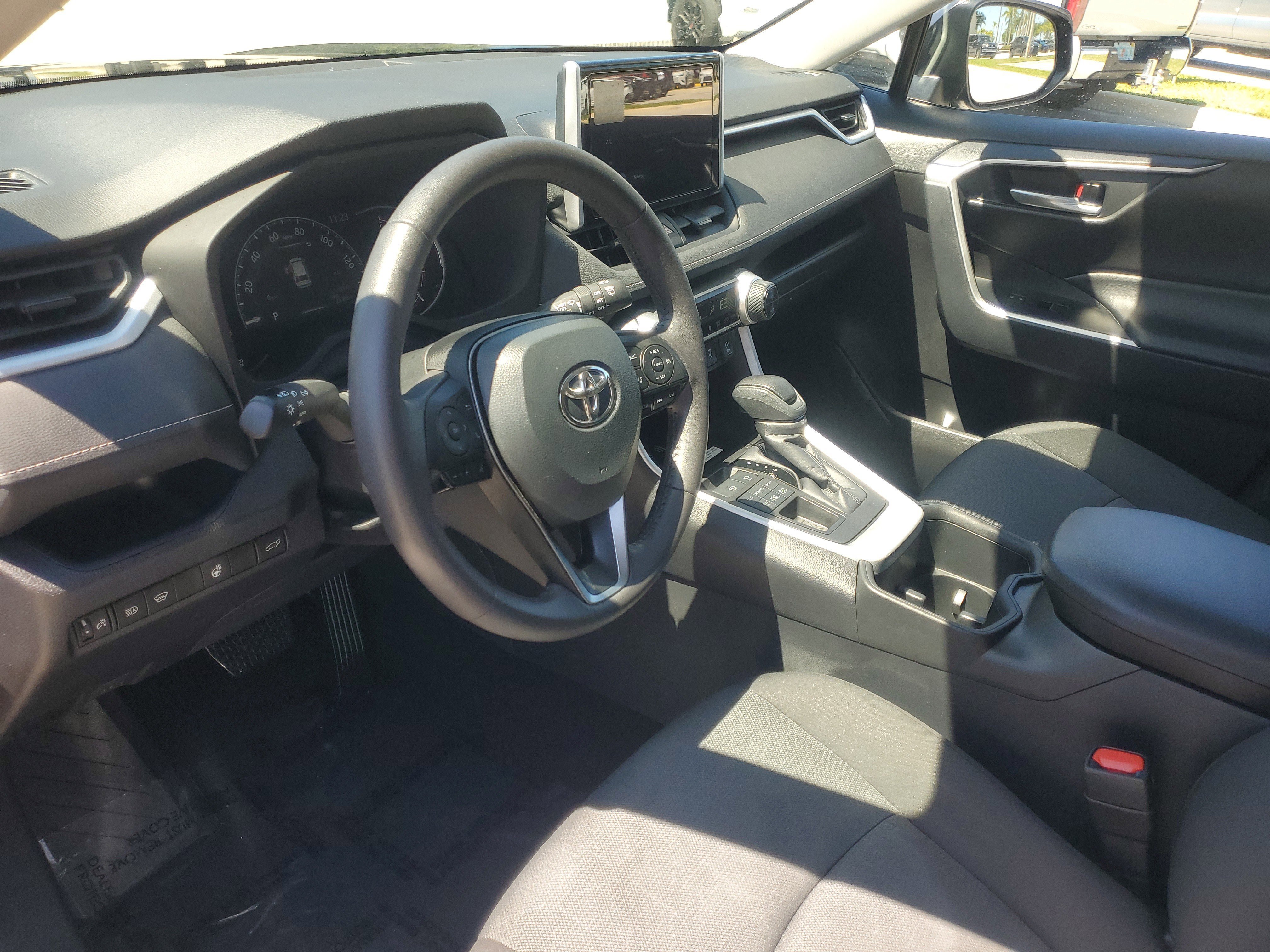 Certified 2025 Toyota RAV4 XLE w/ Convenience Package AWD/4WD image 17