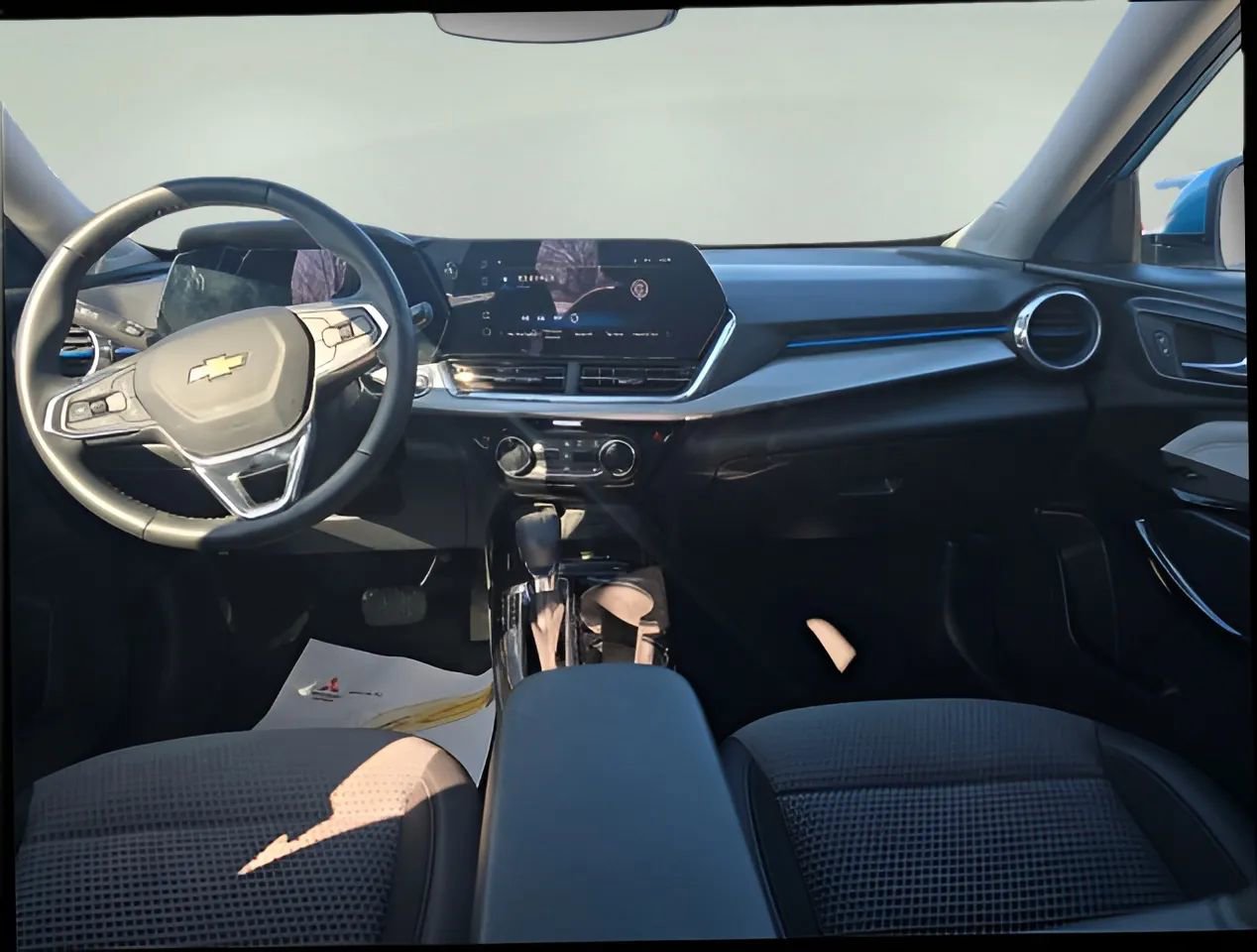 Used 2025 Chevrolet Trax LT w/ Driver Confidence Package image 13