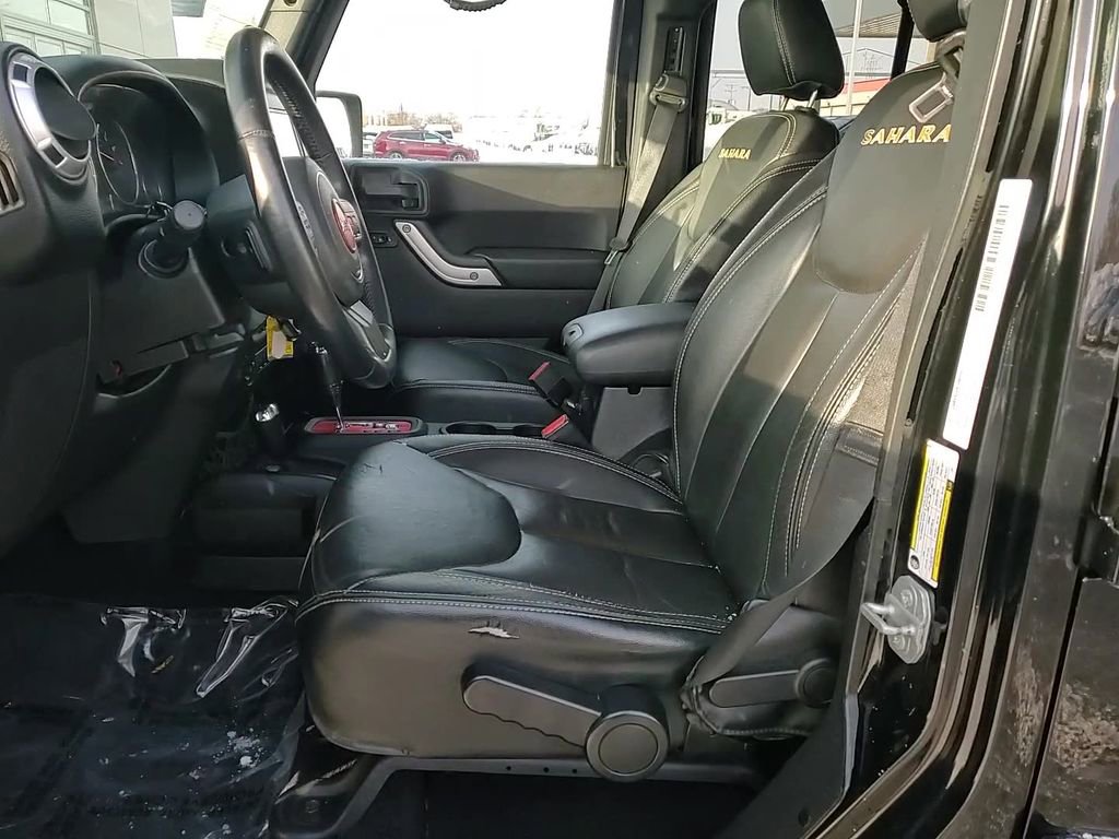 Used 2015 Jeep Wrangler Unlimited Sahara w/ Connectivity Group image 13