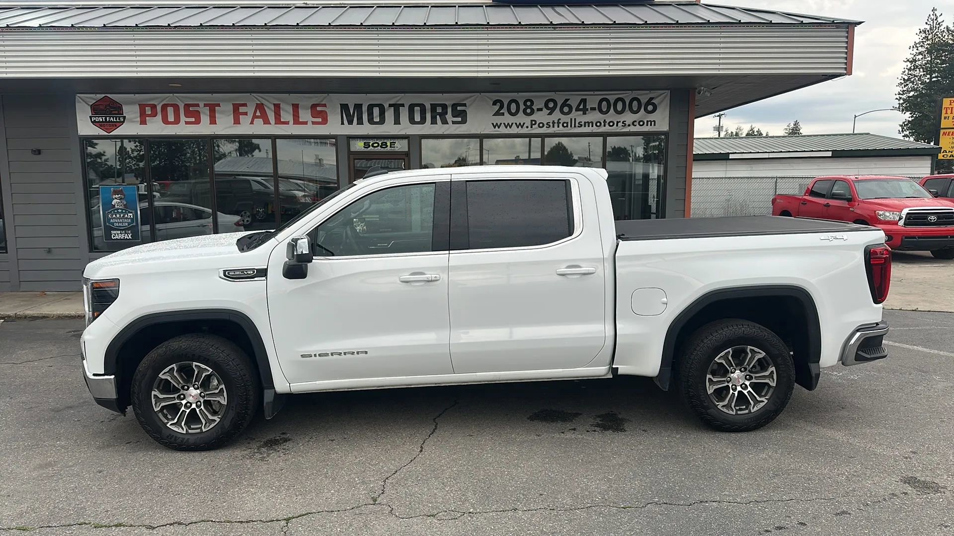 Used 2024 GMC Sierra 1500 SLE w/ Max Trailering Package image 1