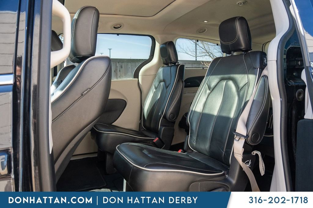 Used 2023 Chrysler Pacifica Limited FWD image 18