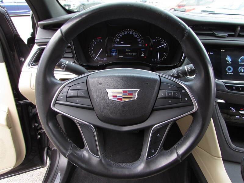 Used 2017 Cadillac XT5 FWD image 13