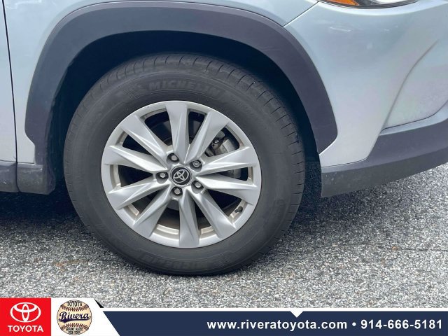 Certified 2025 Toyota Corolla Cross LE w/ Moonroof Package AWD/4WD image 9