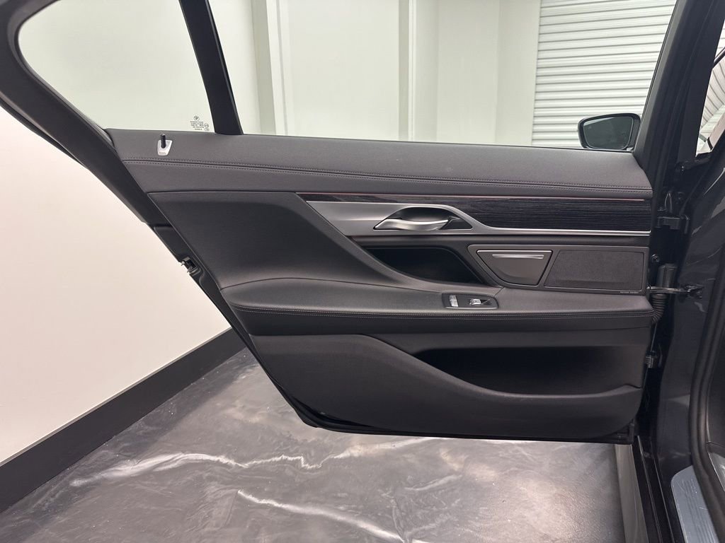 Used 2019 BMW 740i xDrive w/ M Sport Package image 14