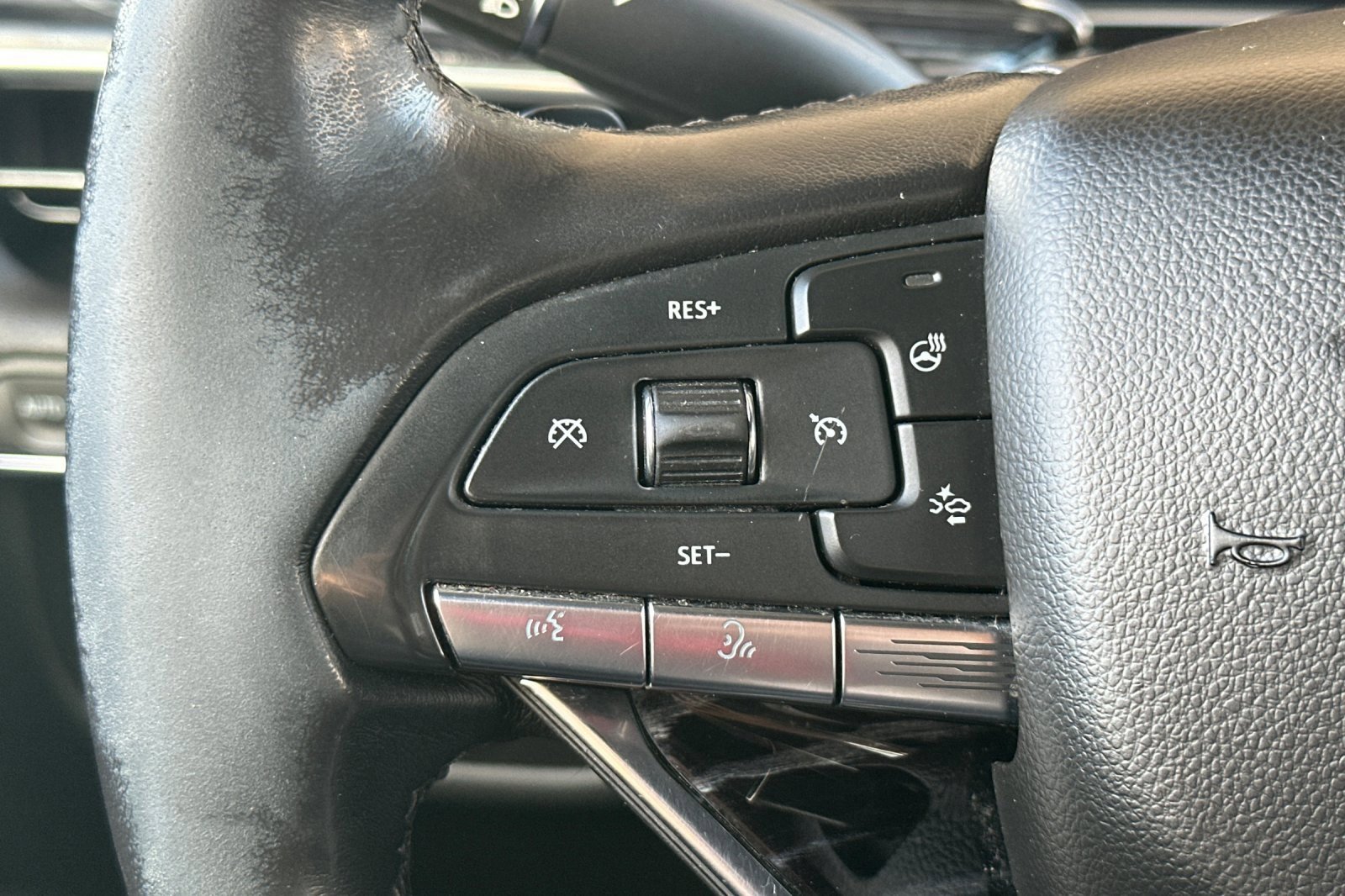 Certified 2022 Cadillac Escalade Sport w/ LPO, ONYX Package image 33