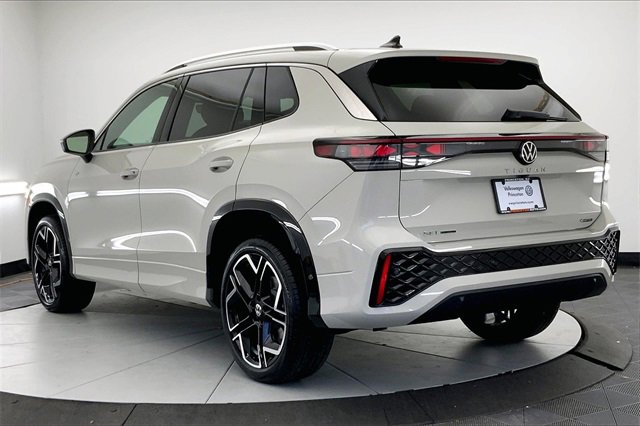 New 2026 Volkswagen Tiguan SEL R-Line image 4