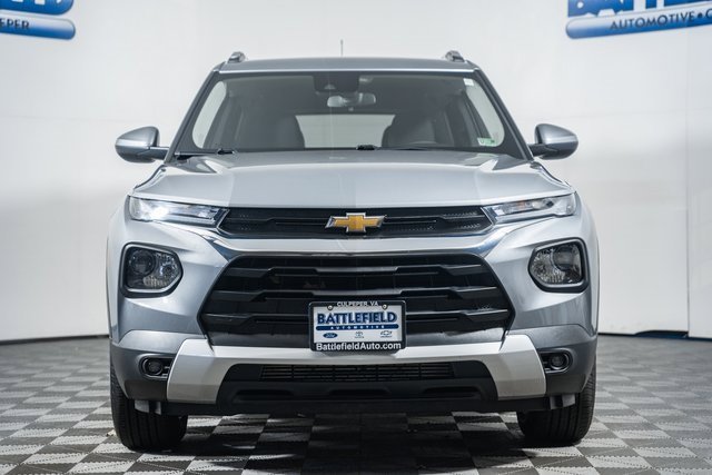 Used 2023 Chevrolet TrailBlazer LT image 2