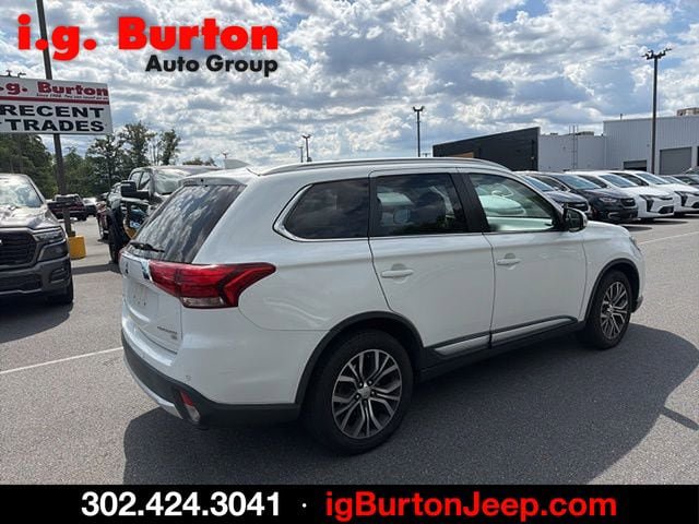 Used 2017 Mitsubishi Outlander SE AWD/4WD image 3