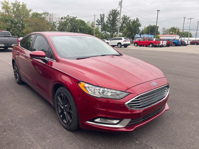 Used 2018 Ford Fusion SE w/ Equipment Group 201A FWD image 2