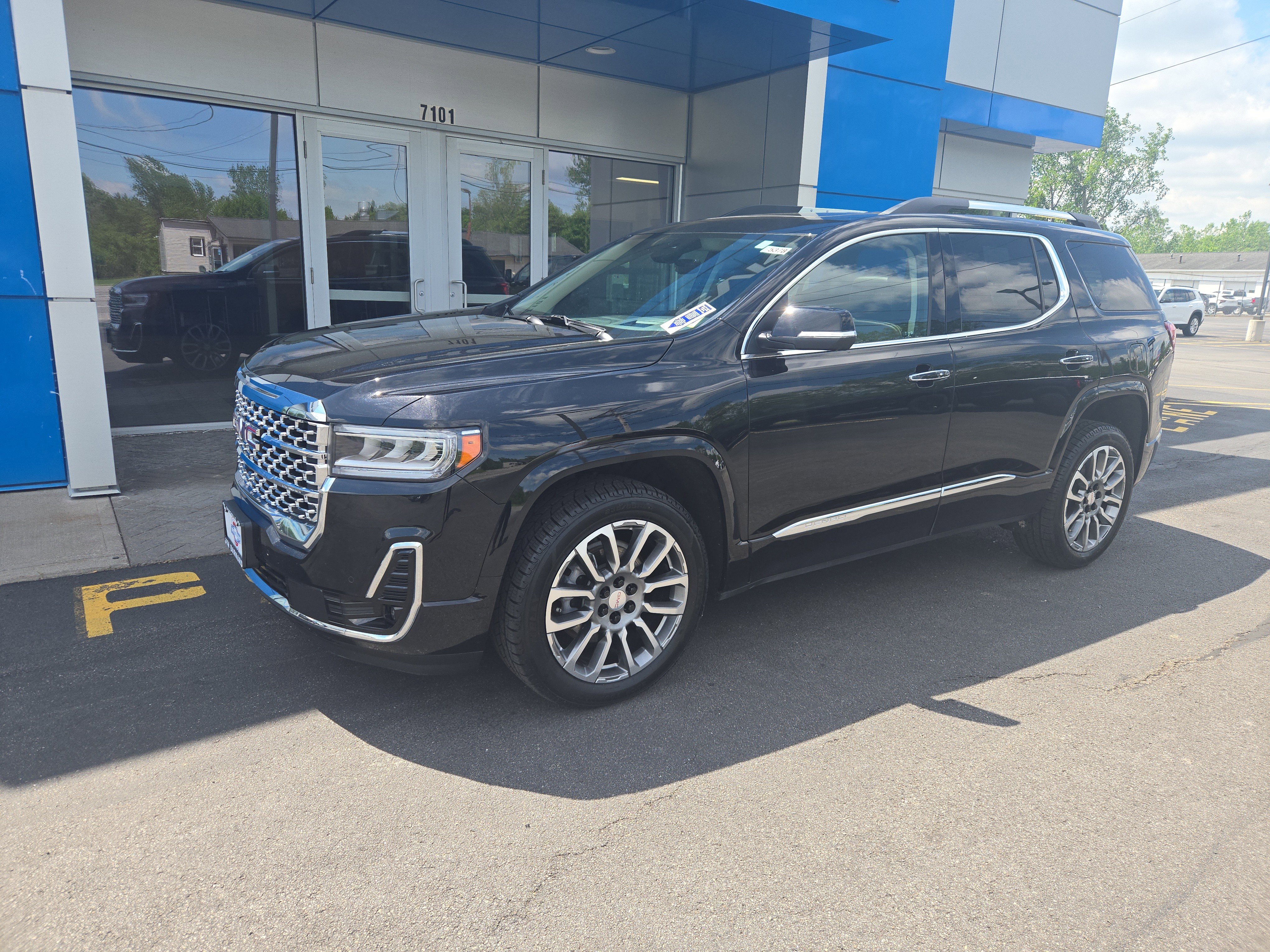 Certified 2023 GMC Acadia Denali w/ Denali Technology Package AWD/4WD image 2