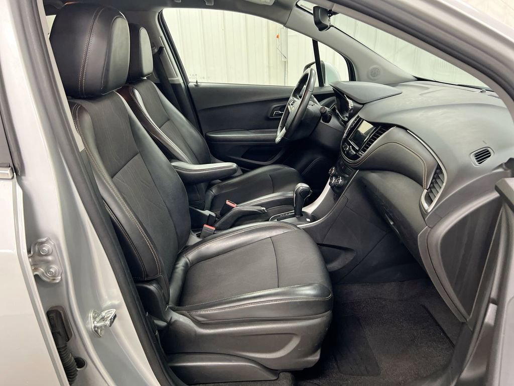 Used 2018 Chevrolet Trax LT w/ LT Convenience Package image 21