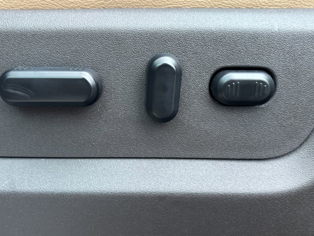 Used 2016 Ford F350 Lariat w/ Chrome Package image 23