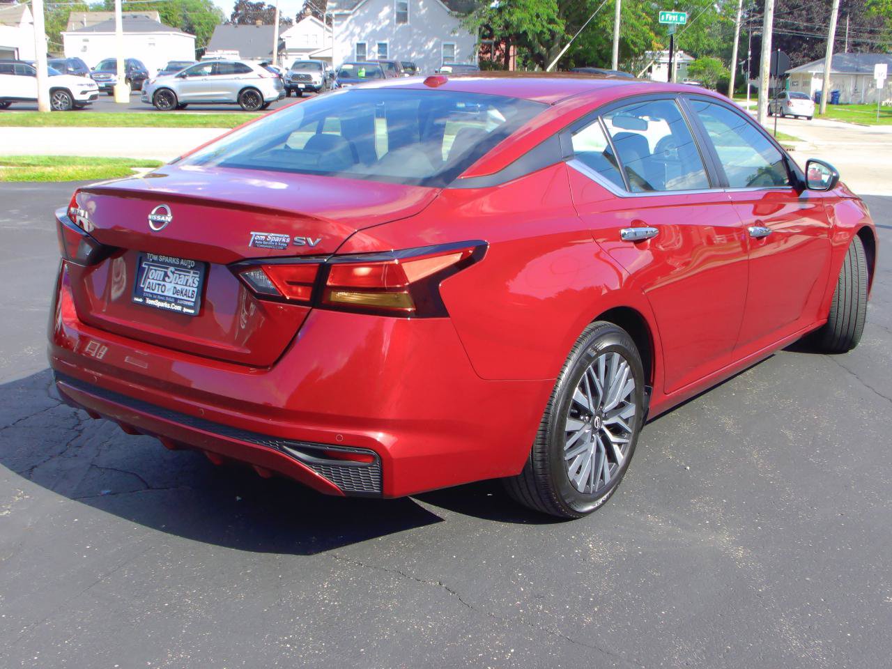 Used 2024 Nissan Altima 2.5 SV FWD image 2