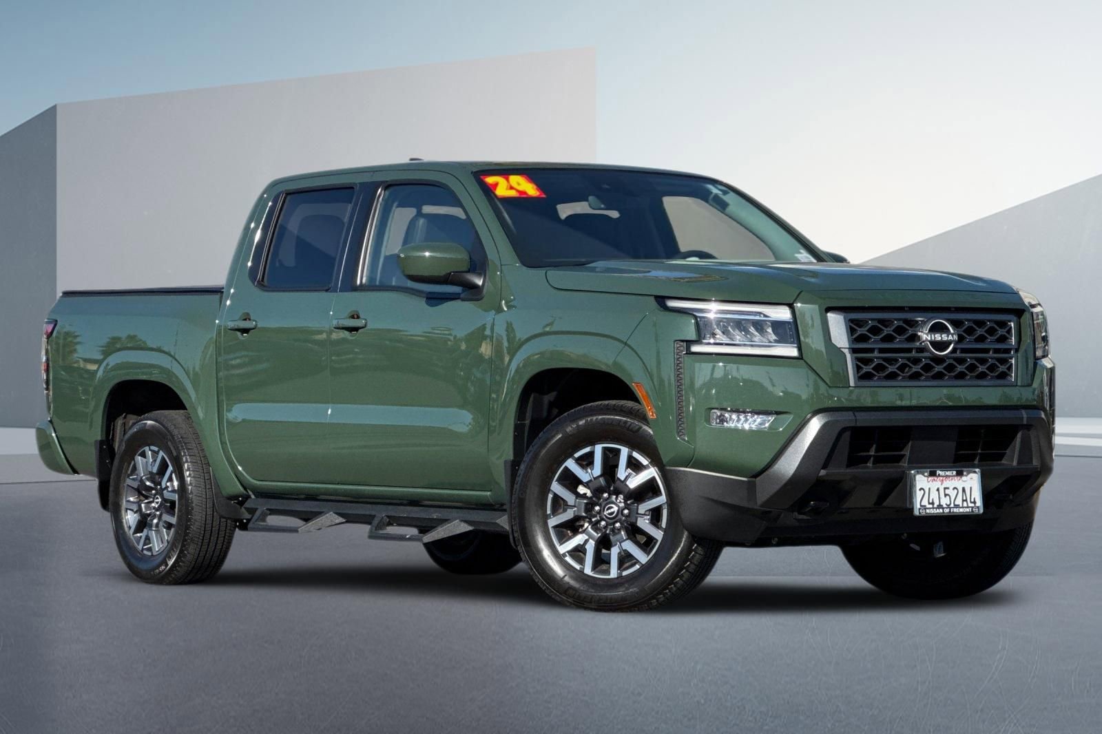 Used 2024 Nissan Frontier SL w/ Technology Package image 2