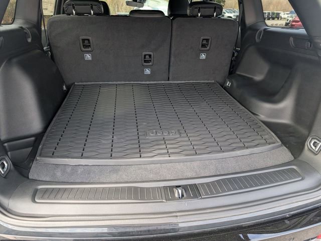 New 2026 Jeep Grand Cherokee Altitude AWD/4WD image 26