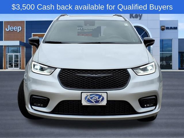 New 2026 Chrysler Pacifica Limited w/ S Appearance Package image 2