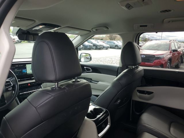 Used 2024 Kia Carnival EX FWD image 11