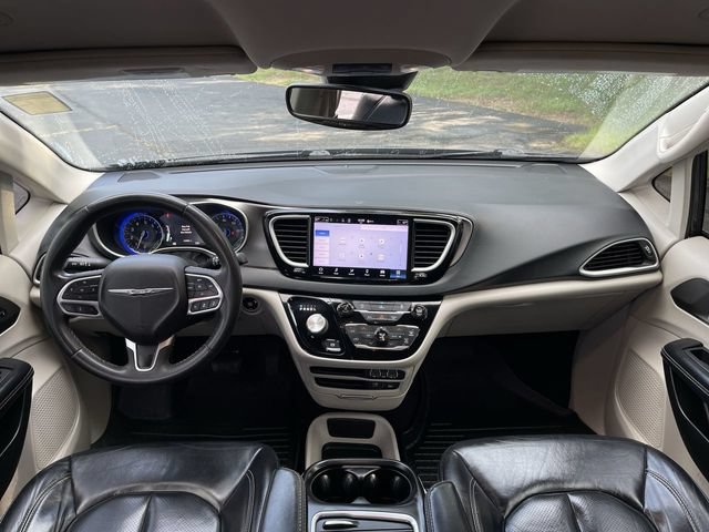 Used 2022 Chrysler Pacifica Touring-L FWD image 20