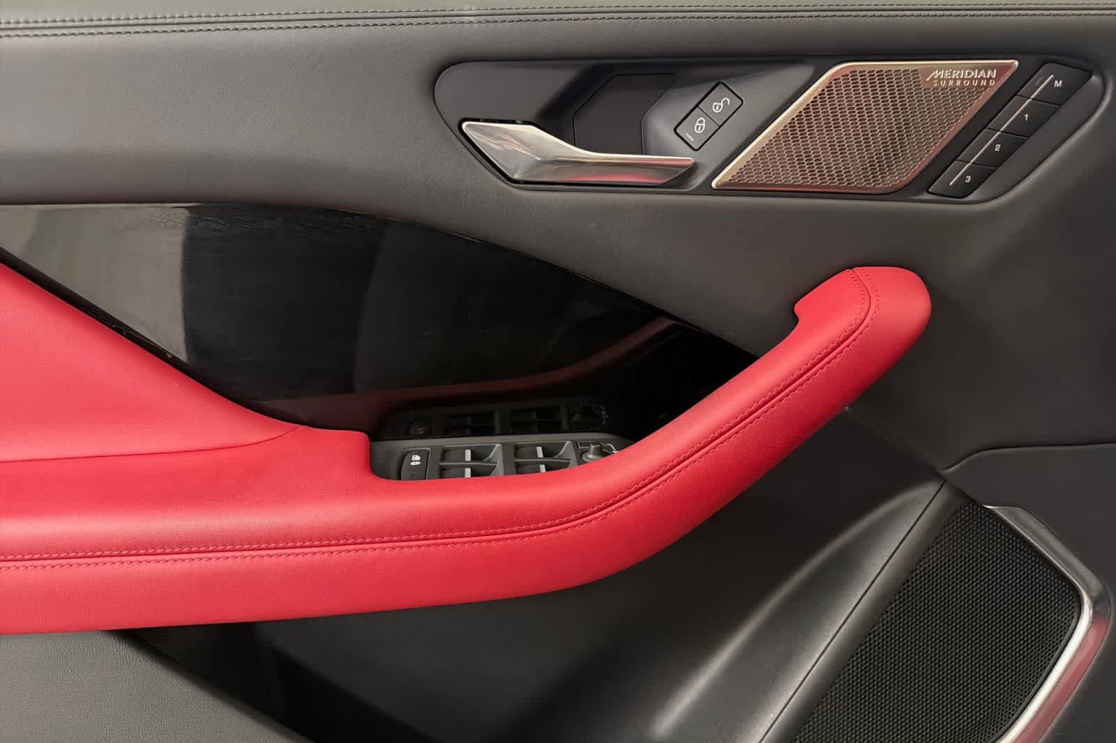 Used 2020 Jaguar I-PACE SE image 12