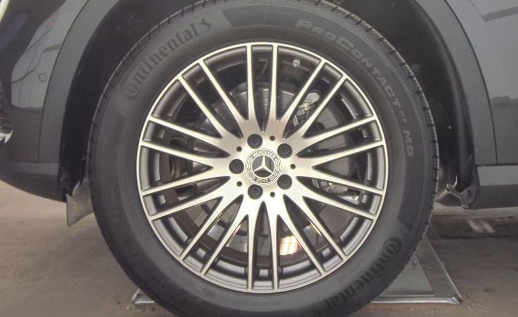 Used 2025 Mercedes-Benz GLC 300 4MATIC image 7