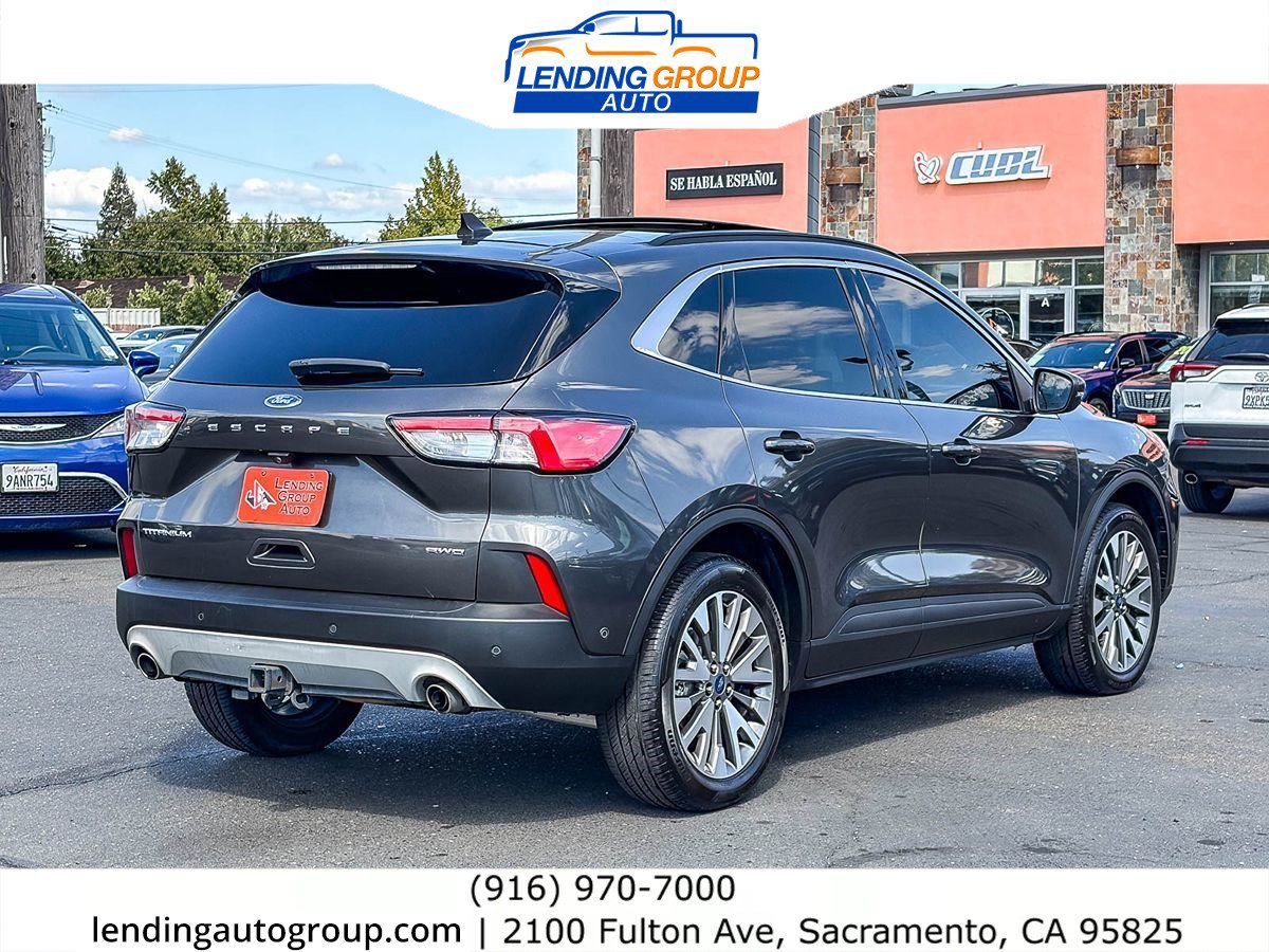 Used 2020 Ford Escape Titanium w/ Titanium Premium Package 2.0 AWD/4WD image 4