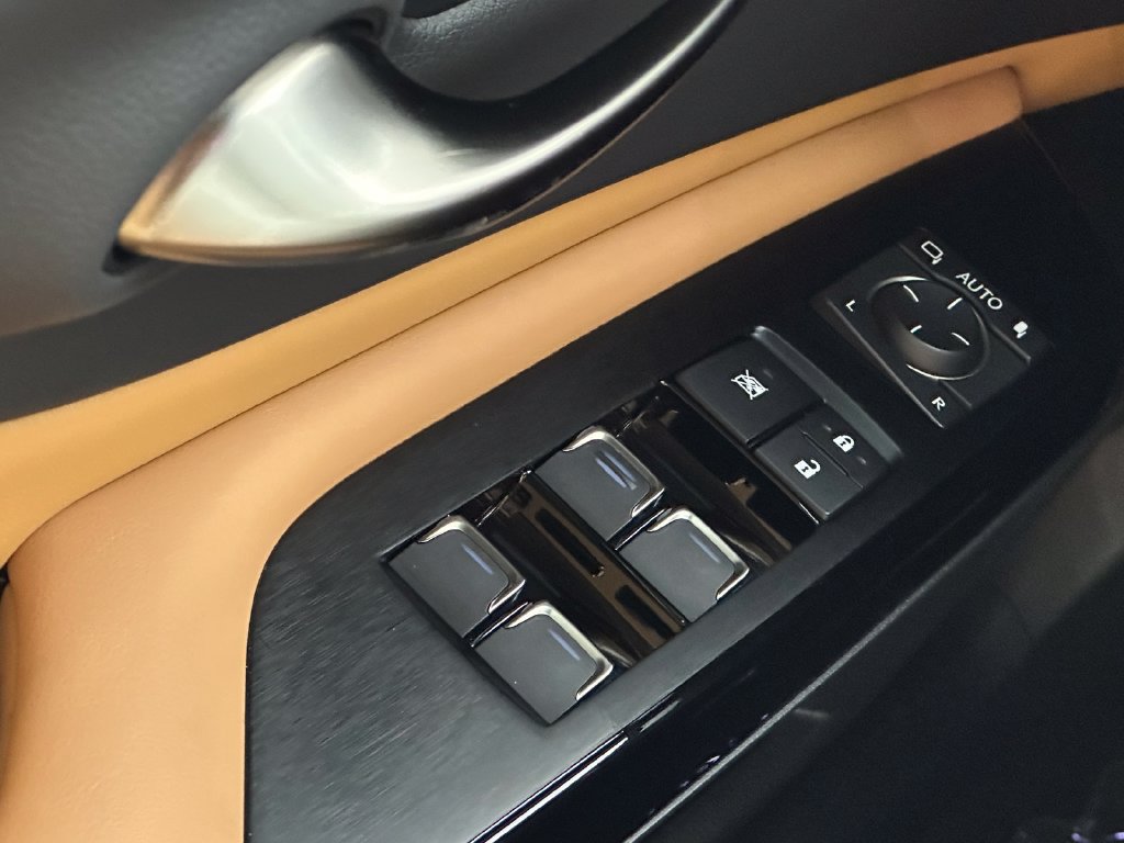 Used 2024 Lexus ES 350 w/ Premium Package FWD image 35