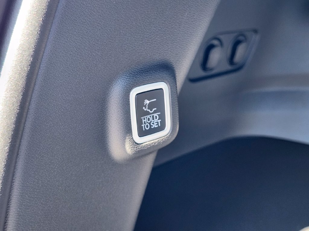 Used 2026 Jeep Cherokee Limited AWD/4WD image 32