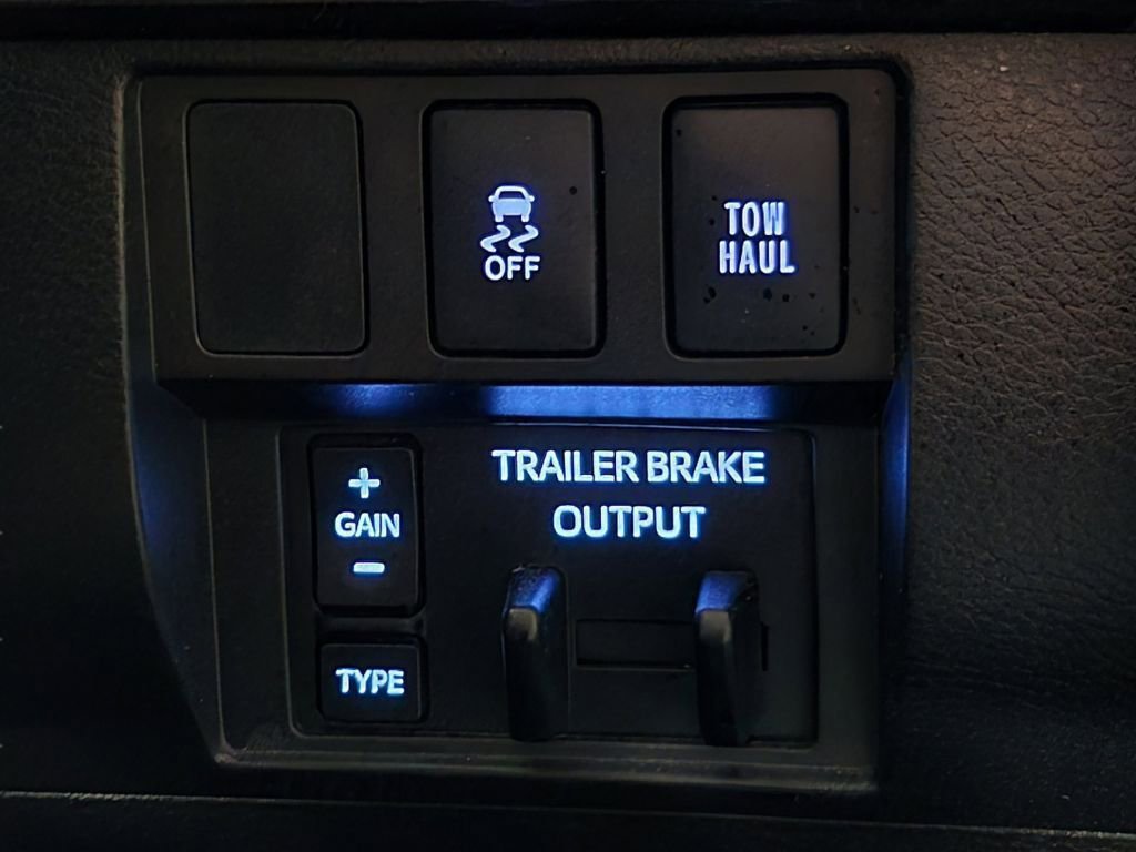 Used 2016 Toyota Tundra SR5 w/ SR5 Upgrade Package image 12