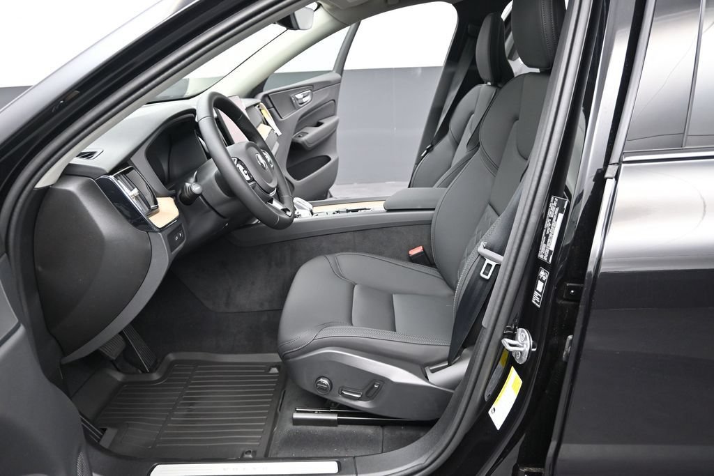 New 2026 Volvo XC60 T8 Plus w/ Climate Package PRO AWD/4WD image 10
