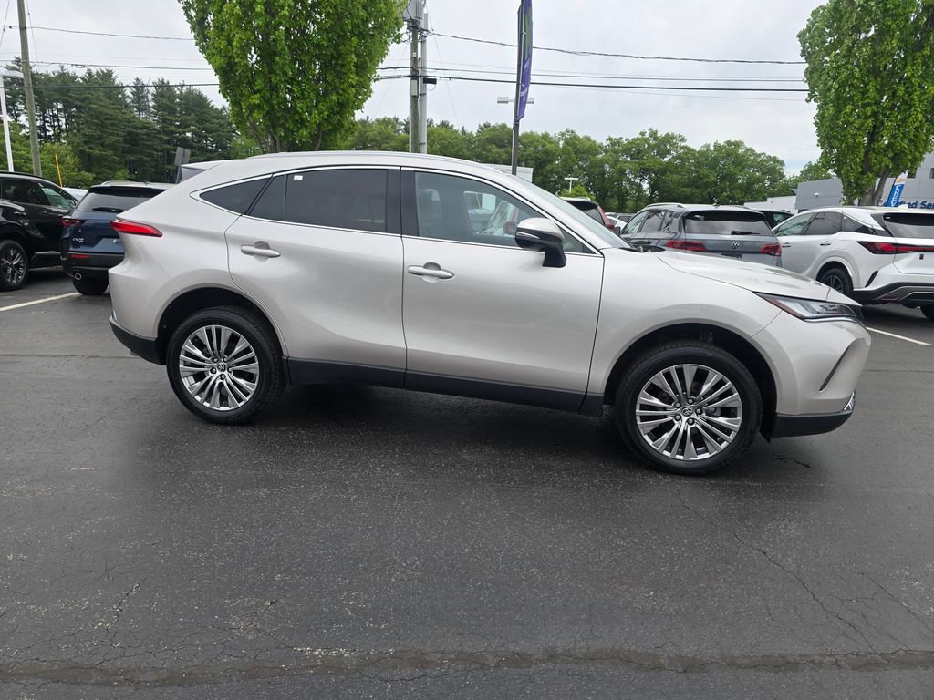 Used 2024 Toyota Venza XLE AWD/4WD image 8