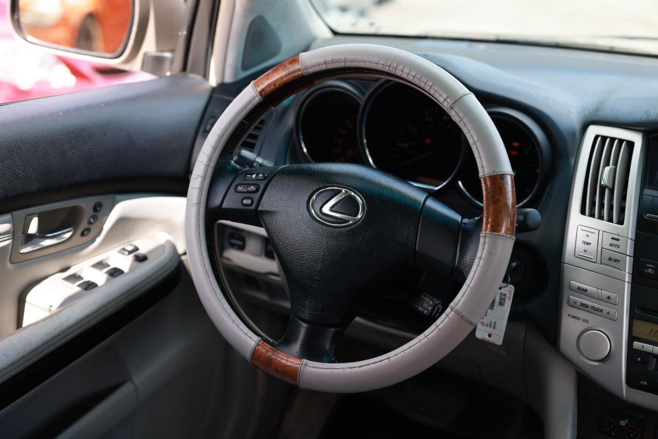 Used 2005 Lexus RX 330 w/ Premium Plus Pkg FWD image 26
