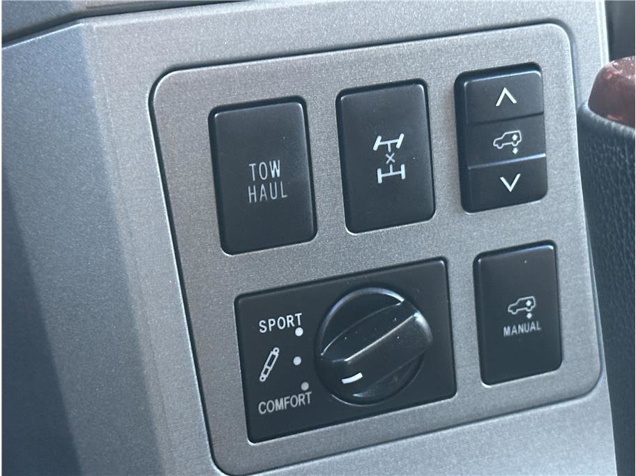 Used 2012 Toyota Sequoia Platinum image 27