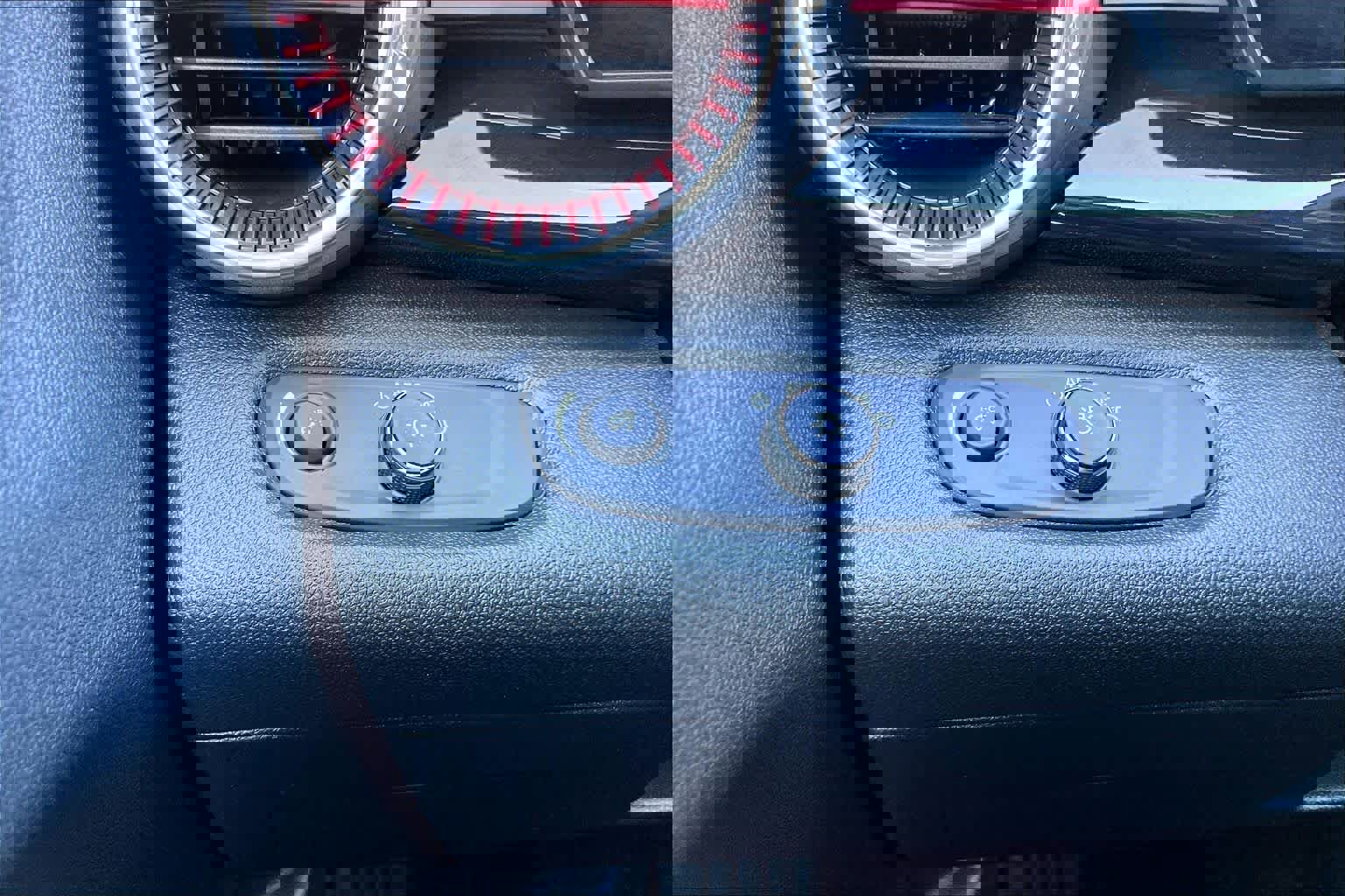 Used 2025 Chevrolet Trax RS w/ Driver Confidence Package image 33