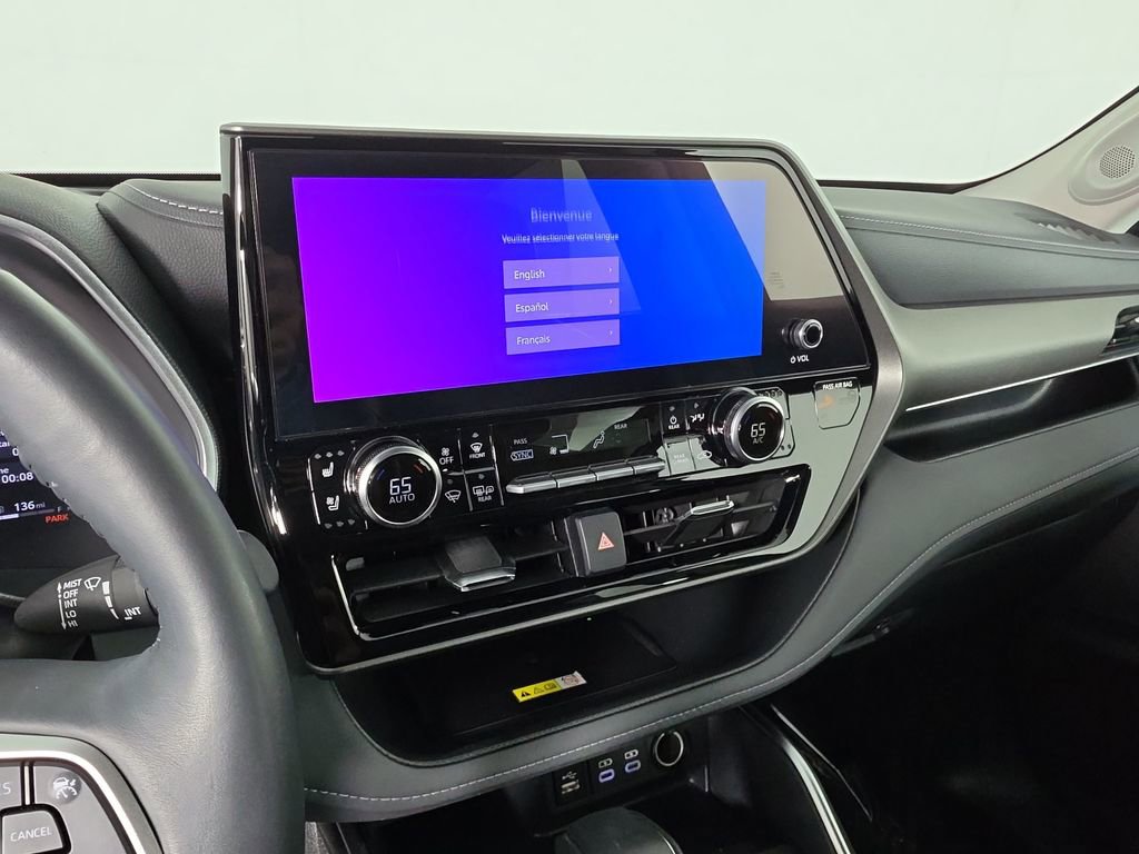 Used 2024 Toyota Highlander Limited FWD image 18