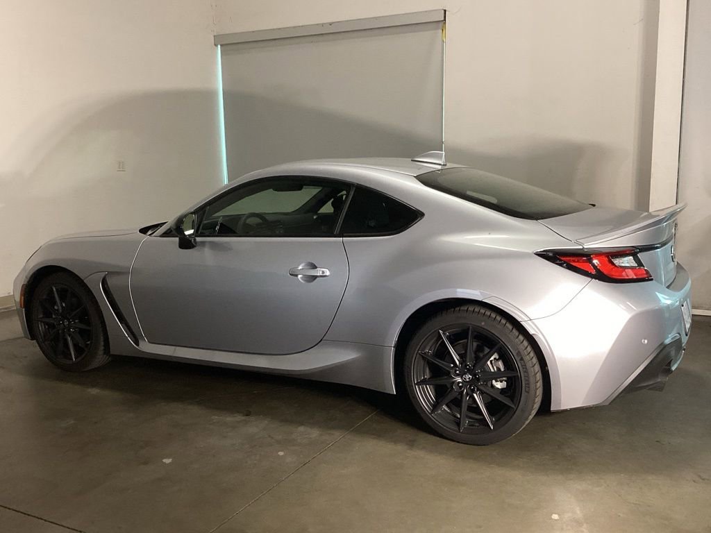 Used 2025 Toyota GR86 Premium w/ ALL Weather Mat Package (TMS) RWD image 9