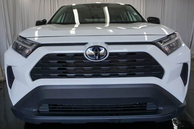 Used 2024 Toyota RAV4 LE AWD/4WD image 3