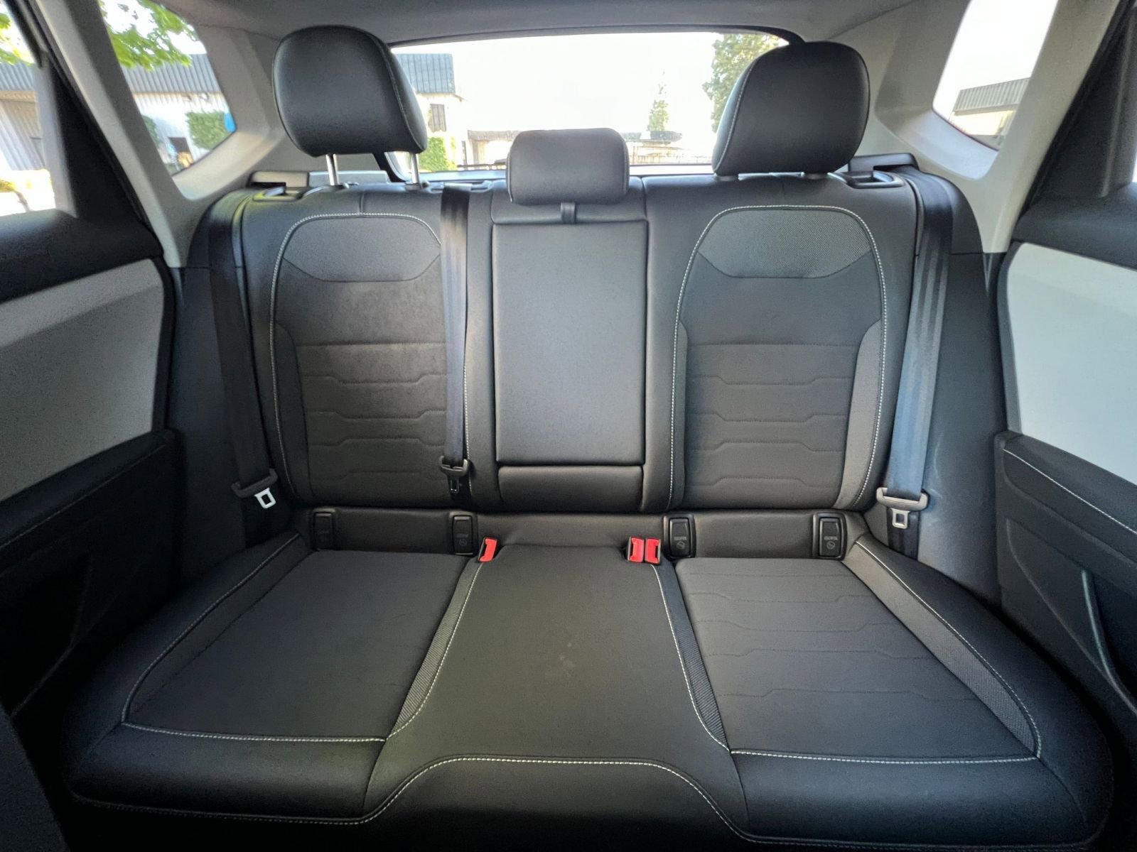Used 2025 Volkswagen Taos SE image 39