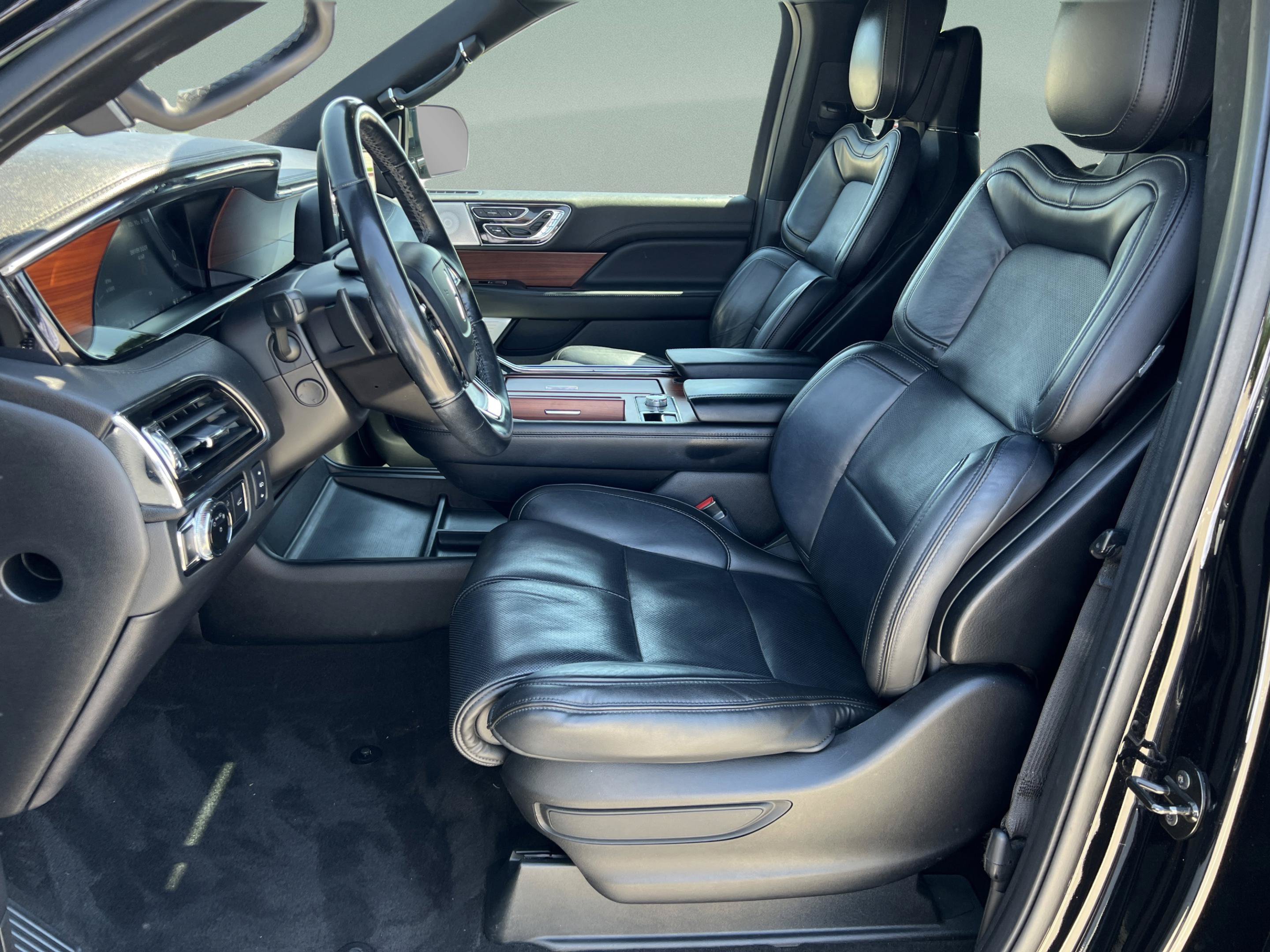 Used 2018 Lincoln Navigator L Reserve w/ Technology Package AWD/4WD image 10